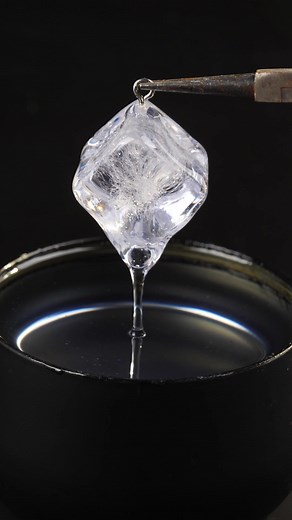 👀Don’t blink 🧊Let's immersive enjoy the dipping process of UV resin cube craft! #resin #epoxyart #resinpour #relief #creative #fyp #uvresin #pendant #resincraft