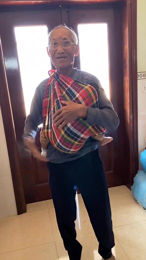 231 reactions · 31 comments | Kìa con bướm vàng phiên bản Che Bơp nhung Mít bêch  Nghe thôi chứ không hiểu tiếng… | Hi On Bu Ndrung | Facebook