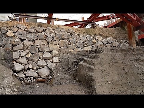 皇居で江戸城の石垣発掘 最古の遺構か