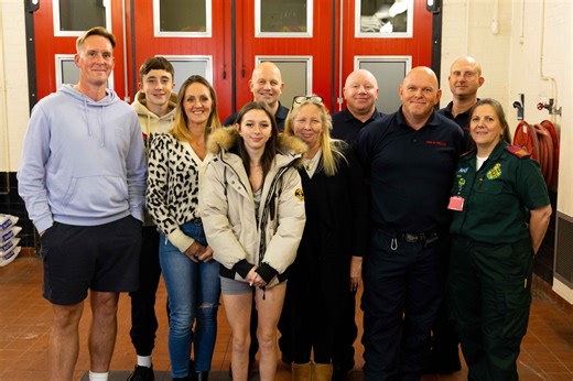 ❤️Do you know how to do CPR? ❤️Do you know where your nearest defib is and how to use it? These are skills learnt by Sarah in Medway, after attending a training session with our crews, which she then used to save the life of 15 year-old Grace who suddenly collapsed one day whilst out with friends. Sarah knew how to perform CPR and, with the guidance of paramedics, started compressions until firefighters arrived with a defibriillator. To mark #restartaheartday why don't you make a difference and 