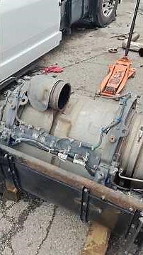 Volvo D13 DPF box replacement #volvotrucks #dpf #filters