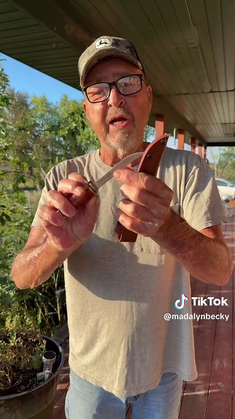 Incredible Sharp Knife: Perfect Gift for Hunters