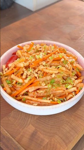 Spicy Kohlrabi Salad 🌶️