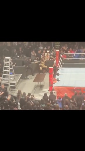 Nia Jax Stinkface Becky Lynch | WWE Divas Showdown