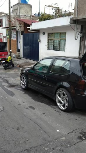 Exploring the Volkswagen Golf: Features and Environment