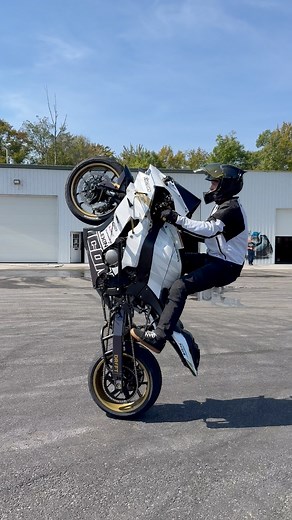 Ripping some wheelies on the stretch #wheelie #zx10r #stunt #drift #bikelife #letsgo #cool #drifting #zx6r #ride Icon - #rideicon #iconultraflite Riding at Big Indian Drift Pit | Kyle Sliger Stunt