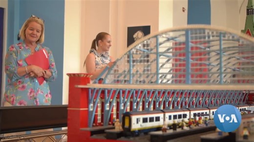 Artist Uses Lego Bricks to Recreate World's Iconic Buildings