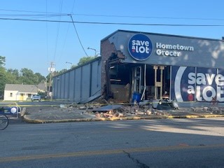 Driver crashes into Georgetown Save-A-Lot while fleeing police, officials say - WTVQ