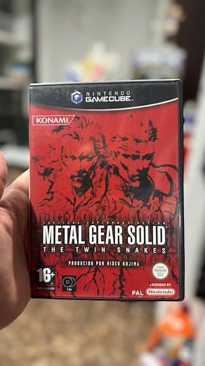 Metal Gear Solid Nintendo Gamecube!!! Adoro este videojuego 😍😍 pero donde más caña le di fue en Sony Playstation 1!!! Vosotros que opináis de la versión de Nintendo Gamecube??? Os leo 👇👇👇👇👇👇👇👇 - - #gameroom #retro #play #playstation #nintendo #xbox #sega #pc #gamercollection #retrogaming #retrogames #retrogamer #retrogame #gamer #gamers #gamercollection #gamecube #metalgearsolid #metalgear #solidsnake #snake #konami #hideokojima #kojima | Metricar