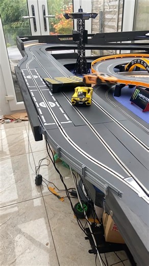 McLaren MP4 super car jumps super car #ninco #scalextric #carrera slot cars