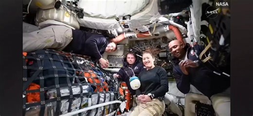 Oto czwórka najszybszych ludzi w historii*.Dziś w nocy zakończył się manewr TLI (Trans Lunar Injection), który wypchnął kapsułę Orion misji Artemis II na trajektorię księżycową. Manewr ten w lotach załogowych nie był wykonywany od ostatniej misji Apollo w 1972 i zawsze był to kluczowy moment podróży. Po jego wykonaniu każda awaria i anomalia jest dużym problemem, o czym przekonała się załoga Apollo 13. Po TLI nie ma prostych i szybkich powrotów, gdyby coś poszło nie tak.Także posłuchajcie co zar