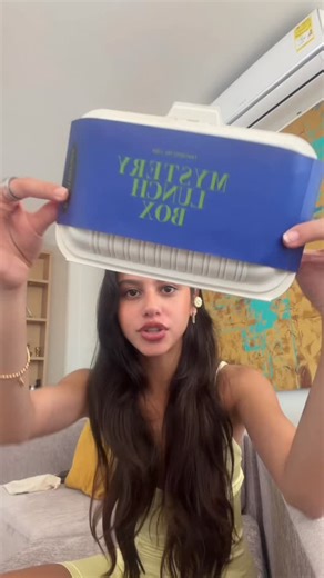 FILAMENTAL on Instagram: "ok pero nadie estaba listo para esta pista 👀🍴 Este diseño solo existe dentro de la Mystery Lunch Box no se vende, no se repite!! Tiempo limitado. menú secreto. Tres productos sorpresa ¿te atreves a abrirla? 💛 #mysterybox #filamental #cajamisteriosa"