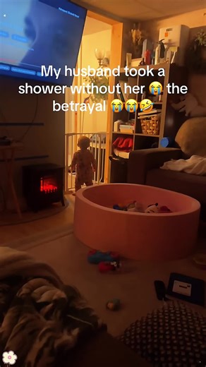 Dad's Heartwarming Homecoming: Emotional Reactions from Kids