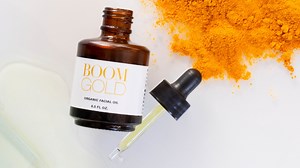 Do you love Boom Gold™? If so, you won’t want to miss these tips from Boom Ambassador Sheryl Gardner and our COO, Colleen Taylor. Watch this clip from Boom Ladies’ Night to find out how they use our luxurious facial oil. Or for more skin-care and makeup tips—including a demo of new Boom Gloss™—watch the full replay here… https://bit.ly/boomglossdebut #proage #skincare #facialoil #luxurious #boomgold #cleanbeauty | BOOM Beauty