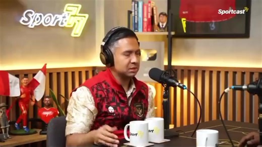 Inilah Pak Hamdan @hamdanhamedan1 tentang Mees Hilgers @meeshilgerss . Bahkan Mamat Alkatiri Bilang Mees bisa dipanggil Timnas Belanda kalau dia Sabar dikit dan Bisa Direkrut Klub Besar Di Eropa Bahkan Pak Hamdan Bilang kalau Menaturalisasi Pemain itu bukan Untuk AFF Seperti yang dilakukan si NPD saat ini. Kalaupun mereka menolak panggilan timnas demi AFF ya Biarkan Saja. saya malah mendukung Pemain Keturunan untuk Stay di Liga Eropa Btw ini Podcast dari Sport 77 Dengan Bintang Tamu Pak Hamdan #