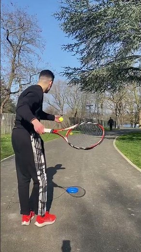 "💬 Ecris ""tennis"" en commentaire si tu veux savoir où l’acheter ! Tu veux t’entraîner partout,