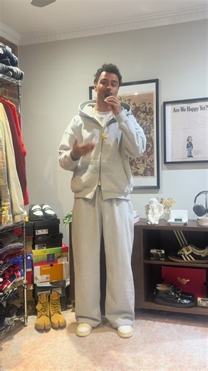 found the perfect sweatsuit and now I can never go back, much love @Hours ❣️ #fy #fyp #foryou #foryoupage #4u #4up #4upage #music #fashion #sneakers #OOTD #grwm