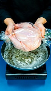 Un mic secret si puiul se topeste in gura! Ingrediente ceapă roșie: 1 buc unt: 25 g usturoi: 15 g pui întreg: 1 buc unt: 200 g usturoi: 100 g sare: 5 g piper negru: 5 g pătrunjel: 10 g LA FOC MEDIU: 1 H oțet de mere: 10 ml sare: 5 g mărar: 15 g Sos sos de soia: 20 ml miere de albine: 20 g muștar: 10 g pastă de tomate: 20 g boia de ardei dulce: 5 g sare: 5 g Salată cartofi: 4 buc apă: 500 ml sare: 5 g piper negru: 2 g castraveți murați: 30 g ceapă roșie: 30 g pătrunjel: 15 g maioneză: 150 g | Sav