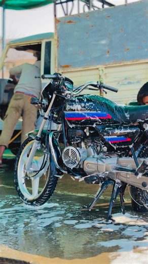 Splender🚀 on Instagram: "🧴💸 #reelsinstagram #wash #splender #songs #haryana"