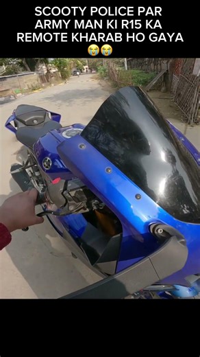 Scooty police par army man ki R15 ka remote kharab ho gaya 😭😭 #short #trending #youtube