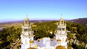 Visit the sprawling California home where newspaper magnate William Randolph Hearst entertained the likes of Winston Churchill and Greta Garbo. | Great Big Story