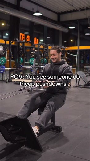 Arend Gelders on Instagram: "Underhand single-arm pushdowns aren’t necessarily wrong, but most people won’t be able to produce as much force from that position. Switching to a neutral grip usually allows you to use more load while still training the same triceps heads. The idea that an underhand grip uniquely targets parts of the triceps that aren’t otherwise trained is largely overstated. A neutral-grip pushdown will still train the triceps effectively and often lets you progress the movement m