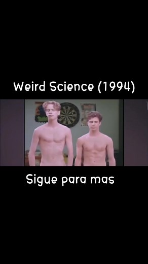 ¿Sabías que en la serie Weird Science la actriz que interpretó a Lisa originalmente fue considerada para el papel de la película? Aunque la película de 1985 tuvo a Kelly LeBrock, Vanessa Angel estuvo cerca de aparecer en esa versión. Sin embargo, nunca llegó al set por problemas de viaje fue por eso que los productores decidieron cambiarla. Años después terminó convirtiéndose en Lisa para la serie de TV. La adaptación televisiva, estrenada en 1994, tomó el concepto de la película y lo llevó a un