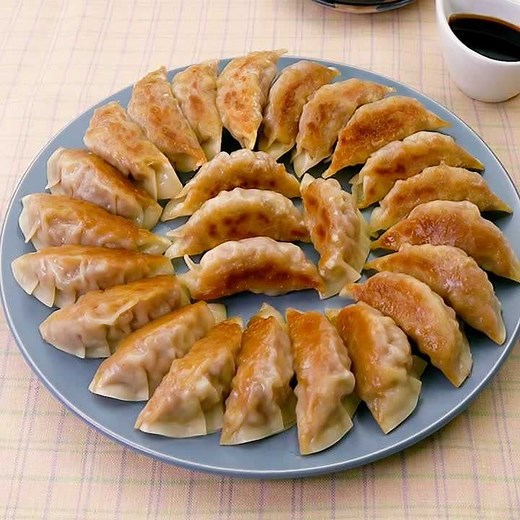 キャベツたっぷり♪ ニラなし餃子のレシピ動画・作り方 | デリッシュキッチン