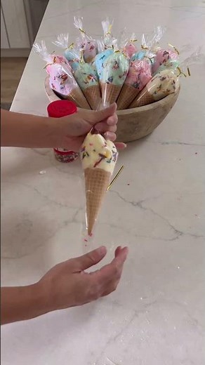 Easy DIY Birthday Party Favors: COTTON CANDY ICE CREAM CONES!🍦 #diy #birthdaypartyideas
