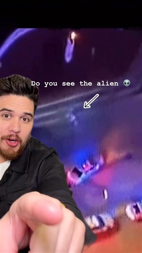 Everyone is talking about the “alien” spotted in Miami 👀 but was it really a 🛸?!?! Cops turned up because of teens brawling and shooting fireworks at Bayside Market on New Year’s Day. Miami Police Department spokesperson was told TMZ that the footage of a supposed “gray creature” was, in fact, a human being and their shadow. #miami #alien #miamialien #ufo #uap | Mack In Miami