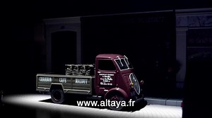 215 reactions · 47 shares | À quoi ressemblaient les véhicules de métiers de la France des Trente Glorieuses ? Grâce à la collection Véhicules utilitaires, nous faisons le plein de dioramas, miniatures, personnages et fascicules.  | Altaya | Facebook