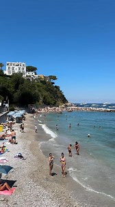 La spiaggia di Marina Grande a #Capri in questo momento 💙 🇮🇹 | Campania da vivere