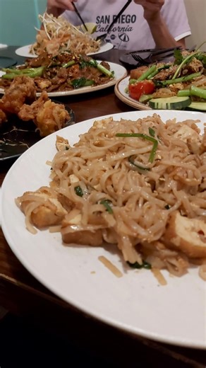 Time to step outside for some Thai cuisine... 🇹🇭🍜🥣🦀🦐