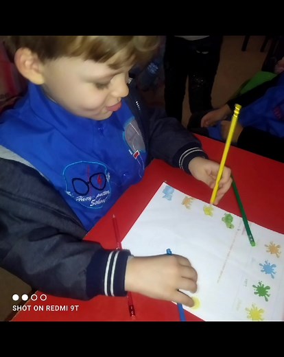 21 reactions | Les petits de la moyenne section ont découvert les quatres couleurs essentielles ❤️ | روضة منال رهام | Facebook