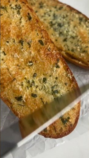 Sourdough Garlic French Bread #sourdoughgarlicfrenchbreadrecipe #breadbaking #garlicbreadrecipes