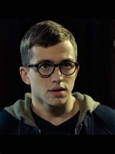 all be back👀 «Чернобыль: Зона отчуждения» — российский телесериал в жанрах мистики, фантастики, триллера, ужасов, роуд‑муви, боевика, фильма‑катастрофы, мелодрамы и драмы. Общая информация Создатели: Илья Куликов, Евгений Никишов. Режиссёры: Андерс Банке (1–10 серии), Павел Костомаров (11–16 серии). В главных ролях: Константин Давыдов (Паша), Сергей Романович (Лёша), Валерия Дмитриева (Настя), Кристина Казинская (Аня), Анвар Халилулаев (Гоша), Евгений Стычкин (Костенко). Страна: Россия. Сезоны: