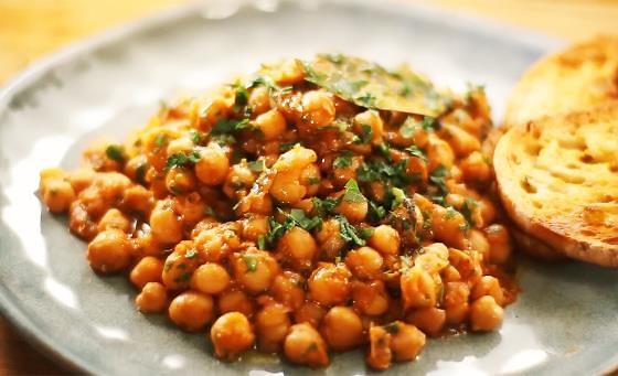 I made healthy Mediterranean chickpeas 🍽️