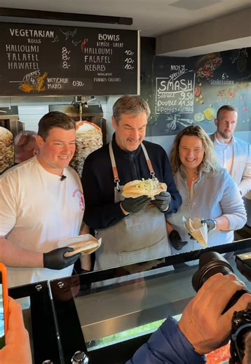 Riesiger Andrang mit über 500 Teilnehmern heute beim Wahlkampf im Landkreis München: Unterstützung für Korbinian Rausch als Bürgermeisterkandidat in Unterhaching. Ein Döner geht einfach immer. 😊 #stichwahl #bayern #söder
