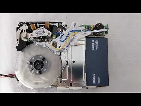 LTO full height tape drive - Loading a tape