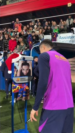 برشلونة يربط قلوب المرضى بملعبهم عبر روبوت