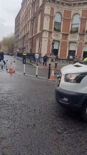 It Is Not Permissible By The Government To Set Up Barriers On A Public Road In Order To Obstruct/Prevent People From Exercising Their Inalienable Right To Lawfully And Peacefully Protest On A Public Road, In This Case Outside Leinster House.
