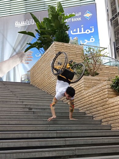هHow many stairs do you think I went down? 👀🔥 . #اسطورة_الكرسي_المتحرك #رياضة #الكالسثنيكس #عبود_النابلسي #عبدالرحمن_مخلوف