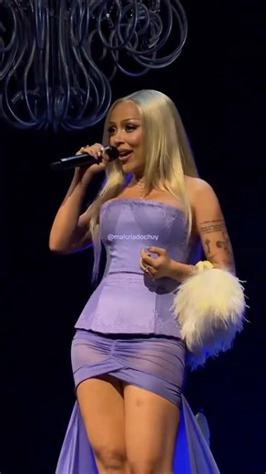 Doja Cat performing “Agora Hills” during Summer Walker’s tour. 🤍⭐️