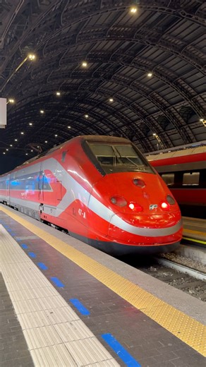 Highspeed Train Frecciarossa ETR 500 at Milan Central Railway station #train #treno #trains #railway #railwaystation #railreels #trainspotting #trainspotter #trainspottingita #trainspottinguk #trainspottingusa #fblifestylechallenge #trainspotter_europe #highspeedtrain #fbyシvideo #followersreelsfypシ゚viralシfypシ゚viralシalシ #fbviralpost2025シ #fbreelsfypシ゚ #italy #milan #milanocentrale | The Train Line