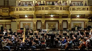 2K views · 128 reactions | CINEMA:SOUND ALEXANDRE DESPLAT in concert Endlich ist es so weit! Das große Filmmusik-Konzert der Wiener Symphoniker mit dem Komponisten Alexandre Desplat beginnt in wenigen Stunden. #Wirsymphoniker wünschen euch viel Freude und übergeben das Wort an den Dirigenten und Komponisten Alexandre Desplat selbst! | Wiener Symphoniker | Facebook