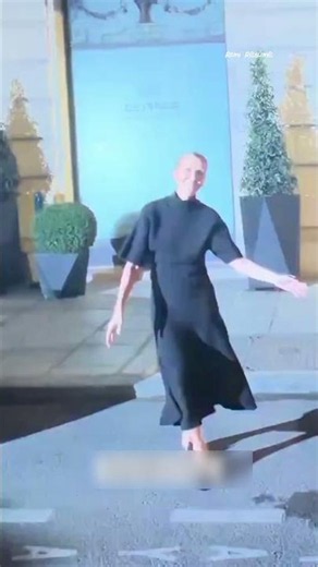 Céline Dion dancing Tecktonik in front of her hotel