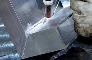 Comment coller de l'aluminium sur de l'aluminium ?