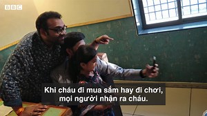 Dhyani Jani, YouTuber bốn tuổi sống ở một thành phố nhỏ thuộc bang Gujarat, Ấn Độ. Cô bé đóng vai nhiều nhân vật khác nhau và nay đã có trên 500 ngàn người đăng ký theo dõi kênh. | BBC News Tiếng Việt