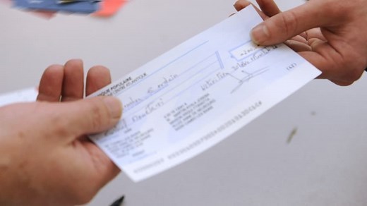 Payer par chèque, un geste en voie de disparition