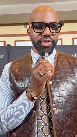 5.7K views | #CarlClemonsHopkins gives a juicy tease for what's to come in S4 of #Hacks! | Entertainment Weekly | Facebook